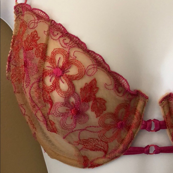 VICTORIA’S SECRET NWOT Embroidered Unique Bra - Picture 4 of 4